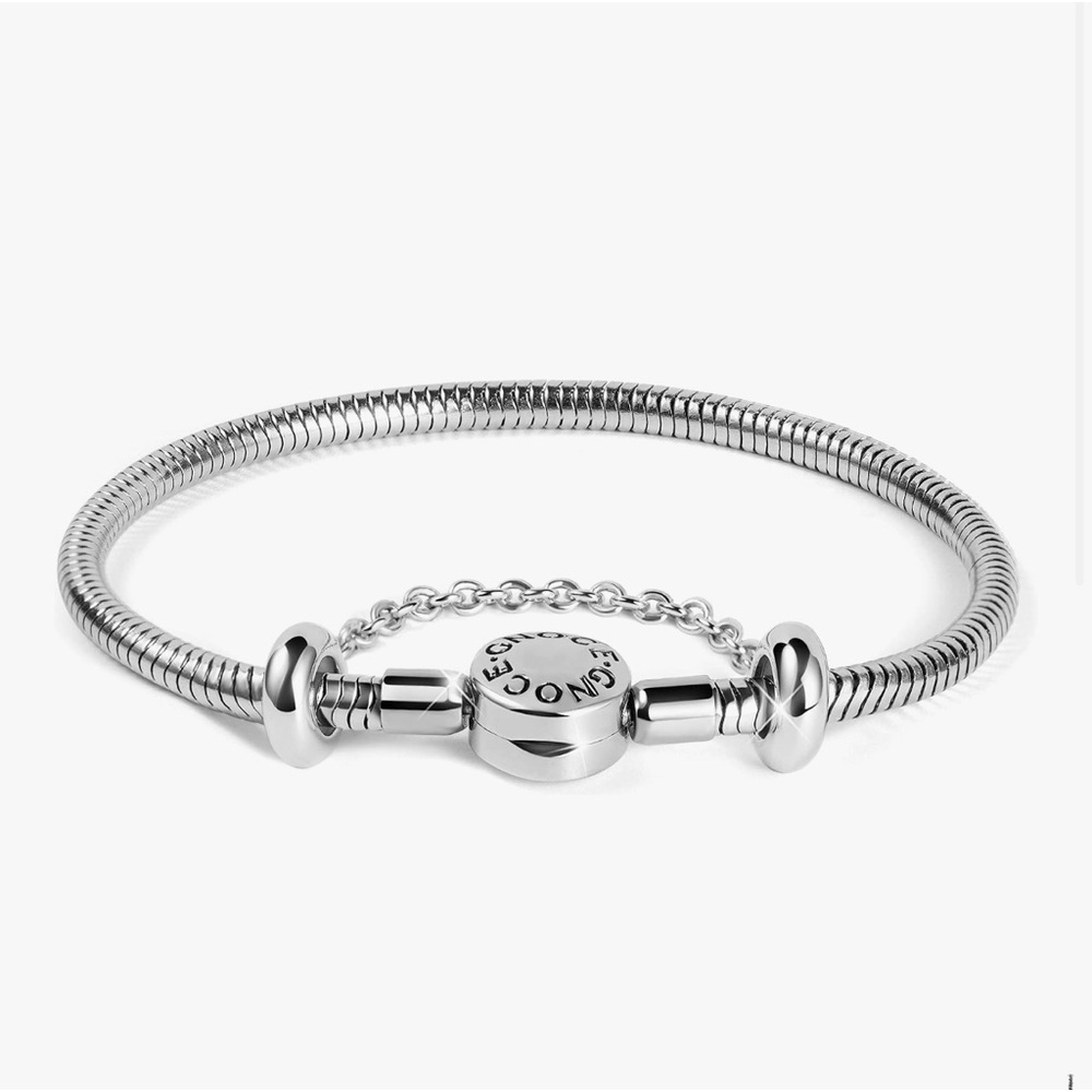 New Gnoce bracelet with safety chain